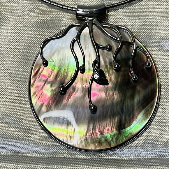Sterling Silver 925 Round Mother of Pearl Pendant 18" Necklace - Picture 10 of 11